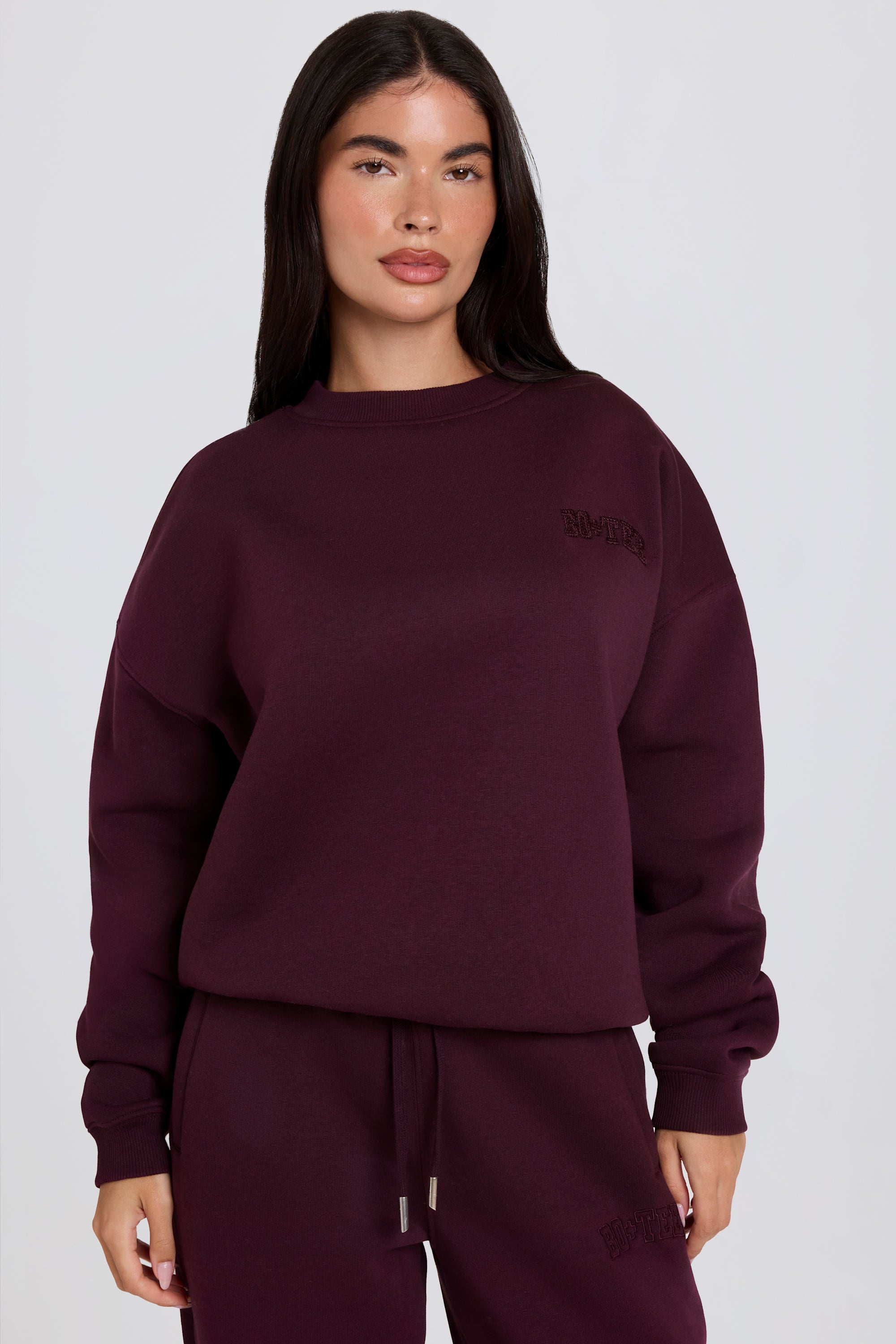 Oversized Crew-Neck Jumper in Burgundy - 1