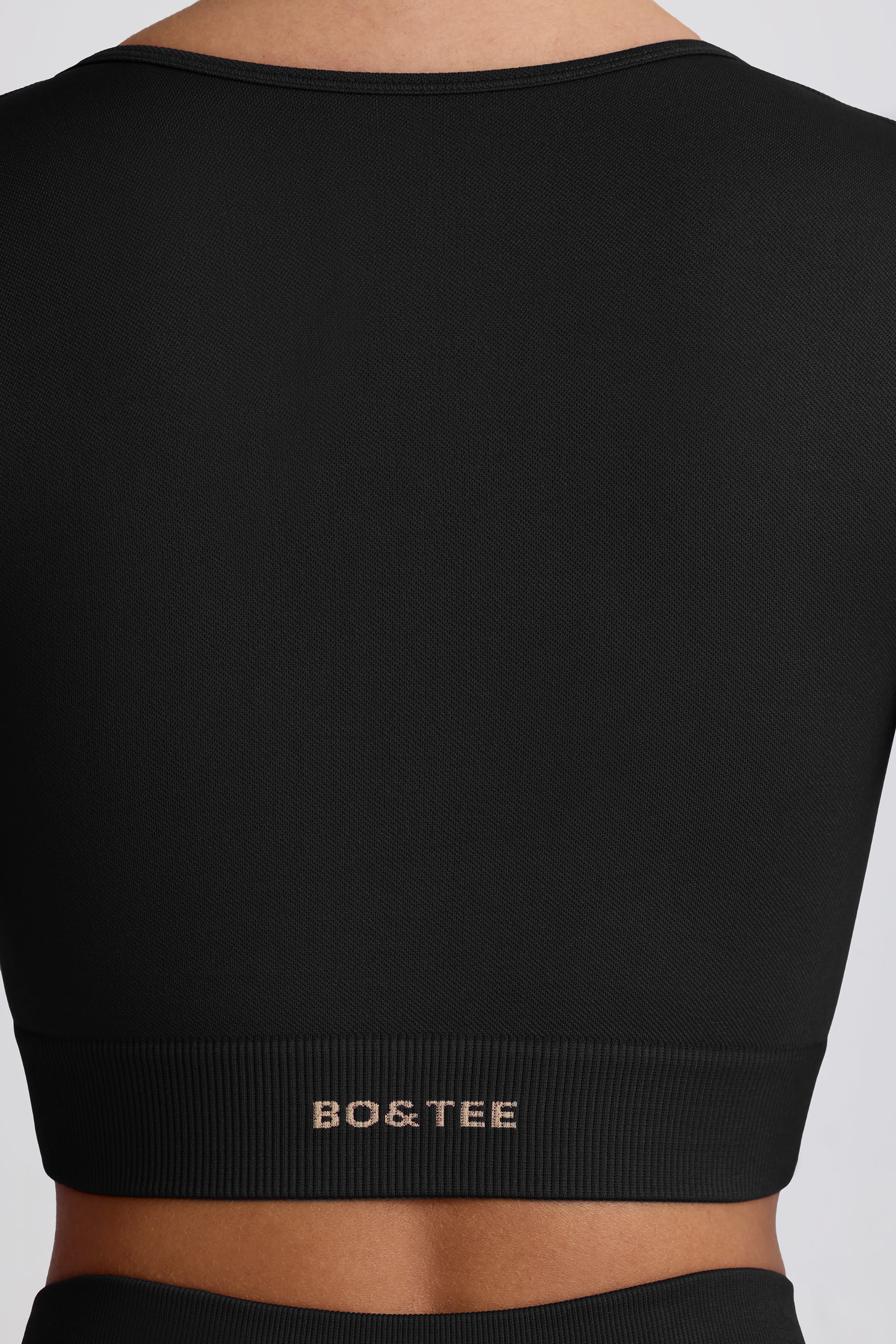 Super Sculpt Seamless Long-Sleeve Crop Top in Black